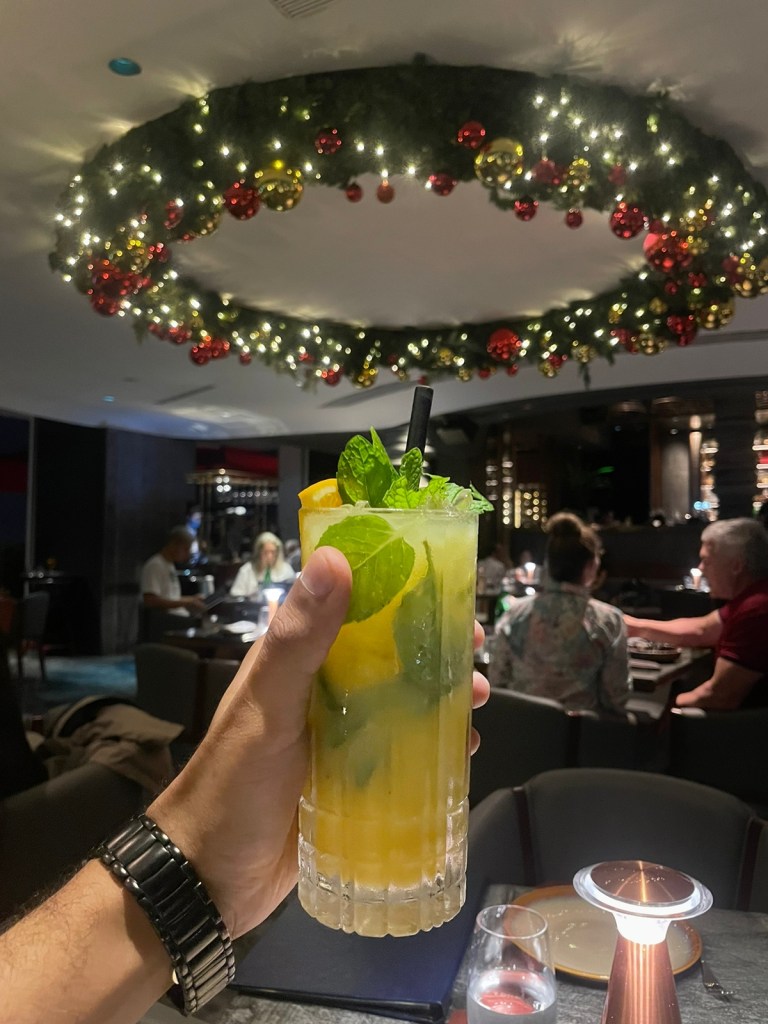 CÉ LA VI Restaurant